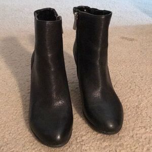 Vince Camuto Size 8B Boots